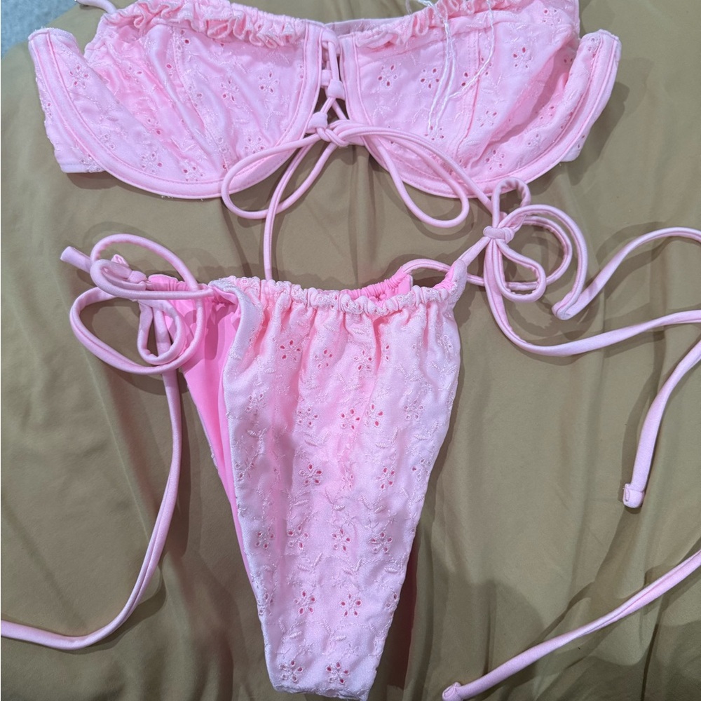 NWOT Frankie's Bikinis Eyelit underwire top and Tia bottom in cherry blossom